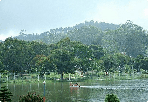 The-Big-Lake-Or-Emerald-Lake Yercaud resorts with balcony views